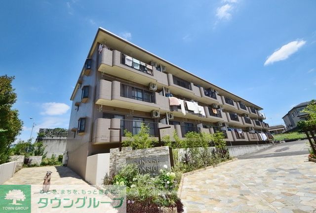 建物外観　日中撮影