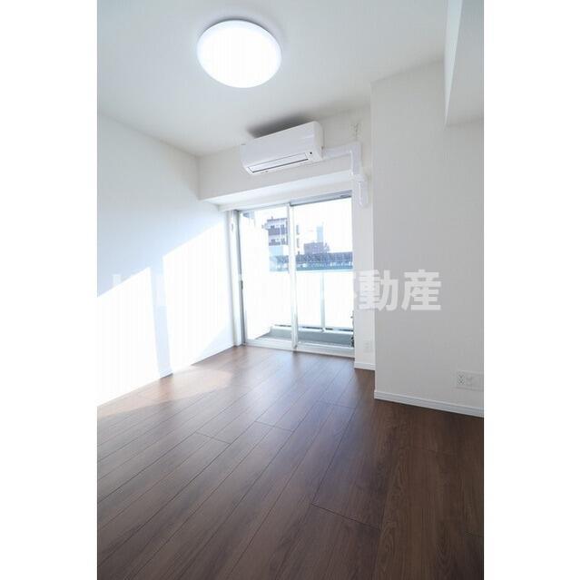 居室・リビング　こちらのリビングで趣味の時間をお楽しみください