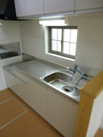 キッチン　コンパクトなキッチンで掃除もラクラク