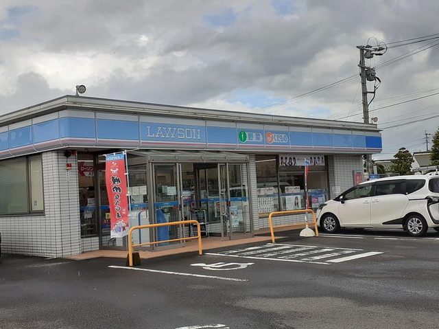 コンビニ　ローソン隼人内山田店（コンビニ）まで400m