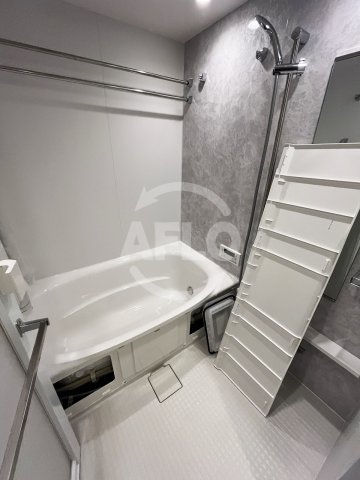 バス・シャワールーム　コンフォリア・リヴ博労町一丁目Q　浴室