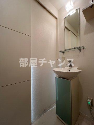 洗面設備　独立洗面台、朝の身支度には欠かせません