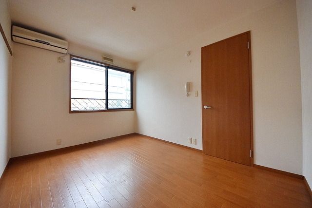 居室・リビング　★6帖の洋室・きれいなお部屋です★