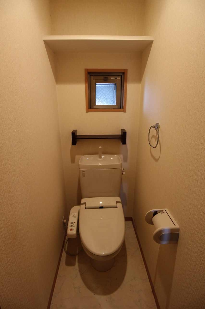 トイレ　※別号室の参考写真になります。