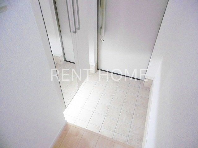 玄関　照明付き玄関です。