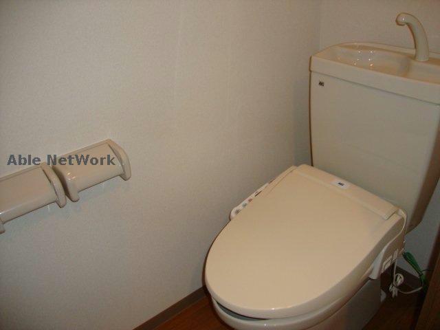 トイレ　温水洗浄便座です