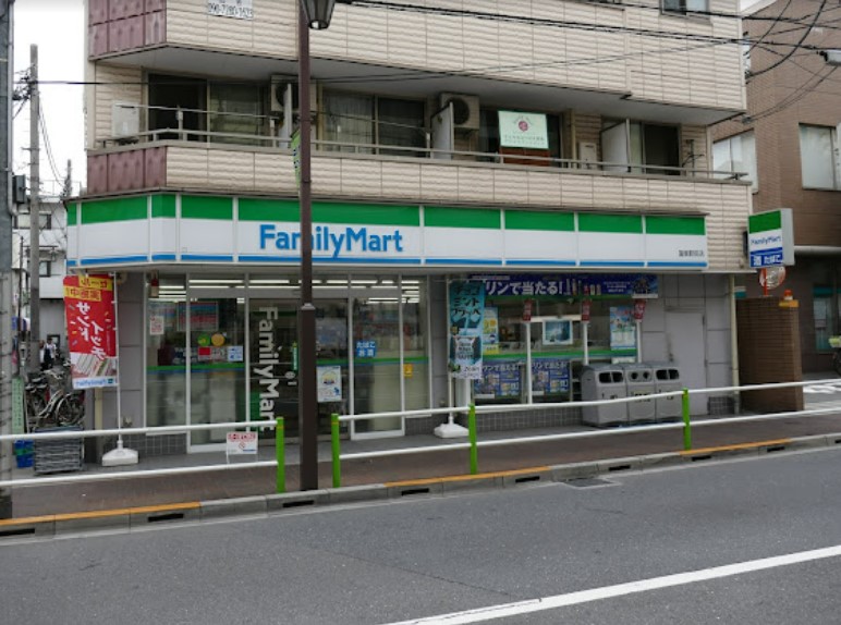 コンビニ　ファミリーマート 蓮根駅前店（コンビニ）まで384m