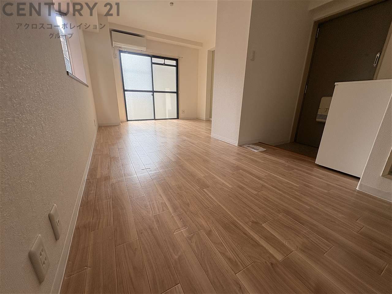 居室・リビング　2面採光の明るいリビング