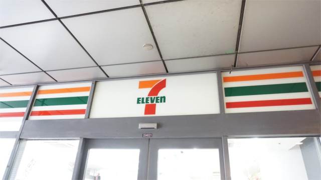 コンビニ　セブンイレブン 黒崎コムシティ店（コンビニ）まで684m