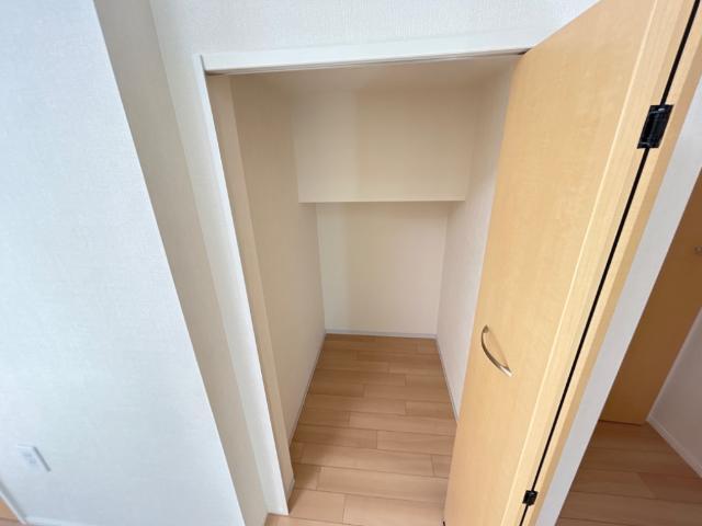 収納　階段下収納