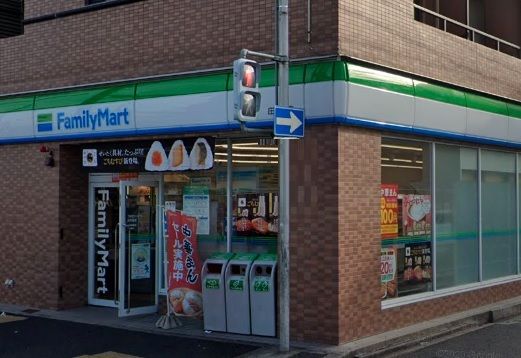 コンビニ　ファミリーマート（コンビニ）まで400m