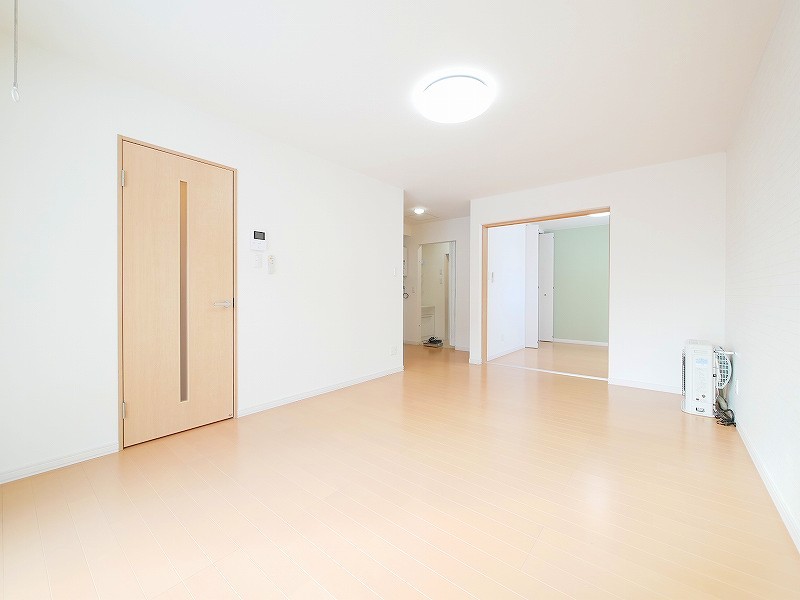 居室・リビング　※別号室参考写真