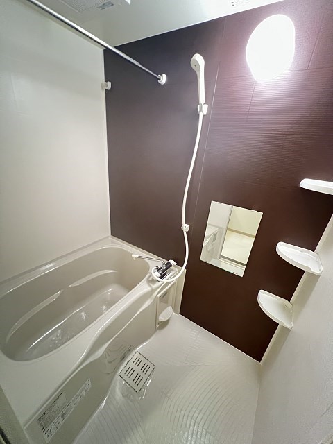 バス・シャワールーム　コンパクトで使いやすいお風呂です