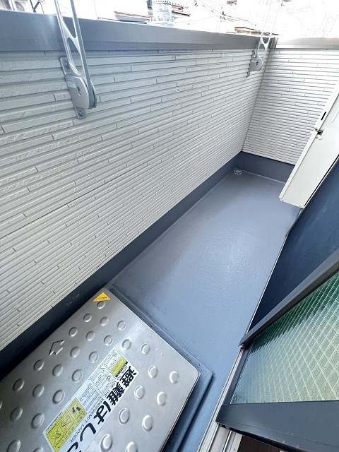 バルコニー　暖かな日差しのふりそそぐバルコニー