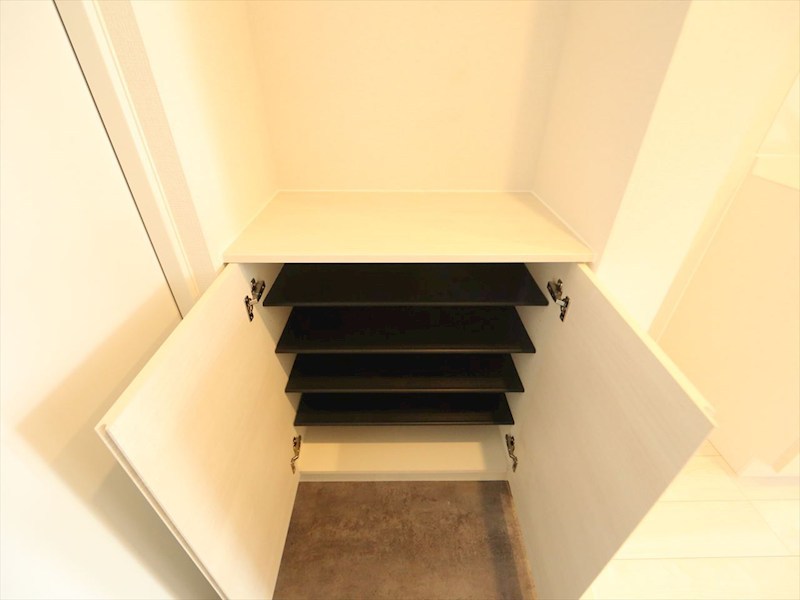 玄関　玄関　シューズボックス付