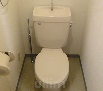 トイレ　温水洗浄便座付きとなります　※別のお部屋のお写真です。御参考