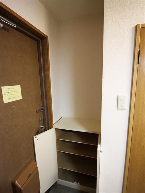 その他　松山市清水町　ガーデンコーポ清水　靴収納