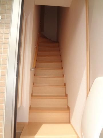 玄関　☆こちらのお部屋専用の階段です☆