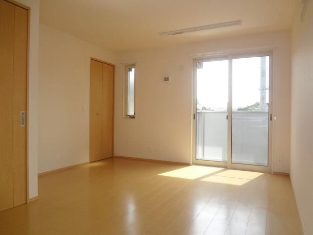 居室・リビング　☆ゆったり使える１０．６帖☆