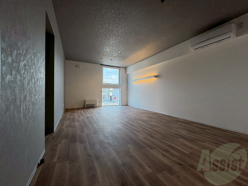 居室・リビング　広々としたリビングですね。使い勝手がよさそうですね！