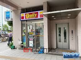 コンビニ　デイリーヤマザキ江東豊洲駅前店（コンビニ）まで1m
