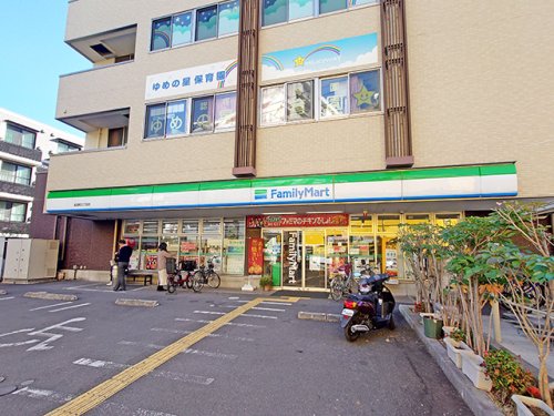 コンビニ　ファミリーマート 南浦和三丁目店（コンビニ）まで657m