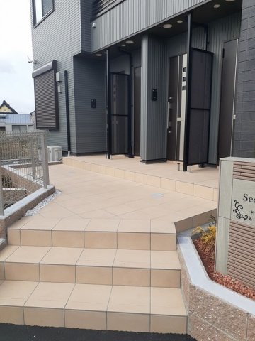 エントランス　ゆとりのあるエントランスです