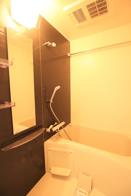 バス・シャワールーム　浴室乾燥付きで雨の日の洗濯も安心です☆