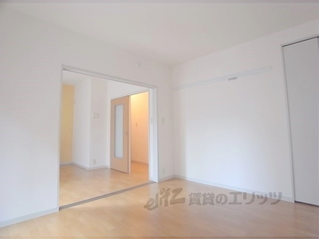 居室・リビング　６帖の洋室です。