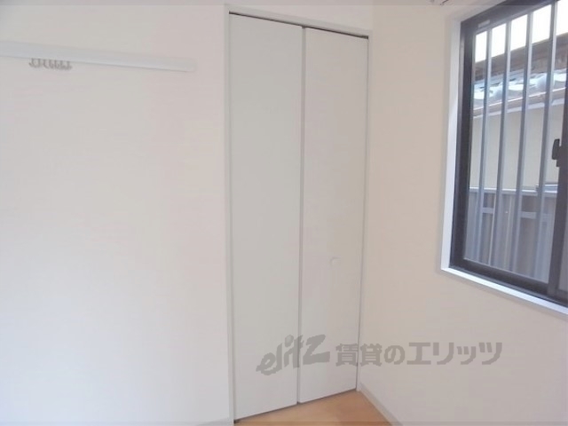 収納　洋室の収納スペースです。