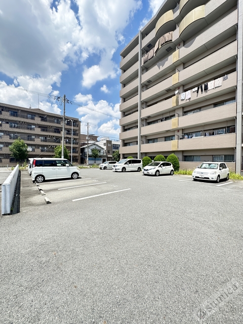 駐車場　駐車場台数も多く確保しております！