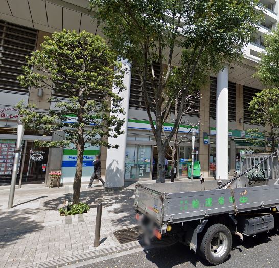 コンビニ　ファミリーマート 港区白金プラザ店（コンビニ）まで318m