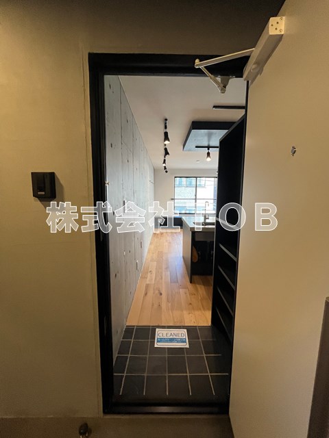 玄関　※別号室同間取り参考写真