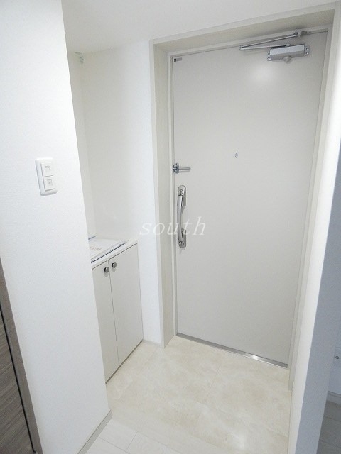 玄関　階数により室内カラーが異なります