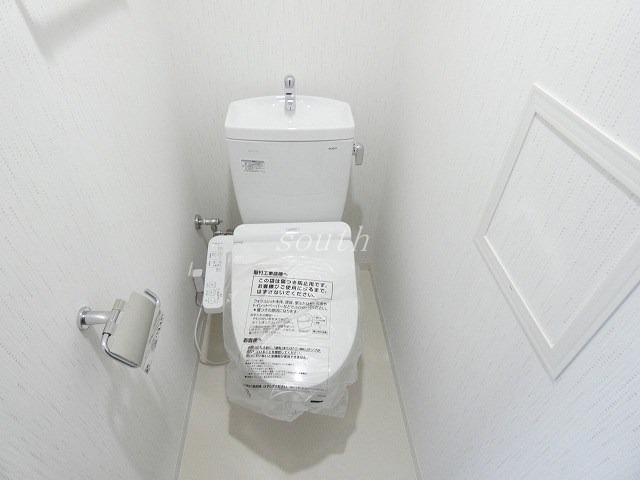 トイレ　階数により室内カラーが異なります