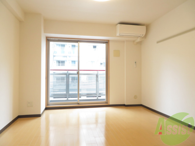 居室・リビング　シングルベットも置けそうな広さのお部屋ですね。