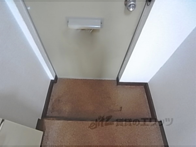 玄関　一人暮らしには十分な広さの玄関です