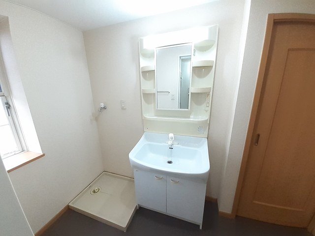 洗面設備　コンパクトで使いやすい洗面所