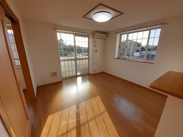 居室・リビング　こちらの居間で趣味の時間をお楽しみください