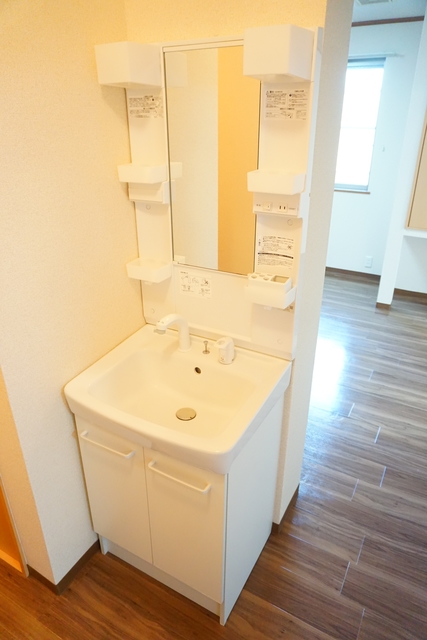 洗面設備　独立洗面台付きで落ち着いて身支度ができます☆