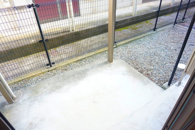 バルコニー　バルコニーがあるので洗濯物を太陽の下で干すことができます♪