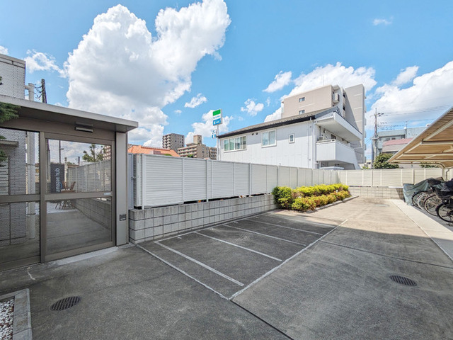 駐車場　バイク置き場