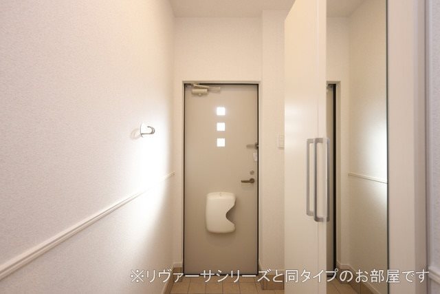 玄関　※同シリーズの写真をご参照下さい。