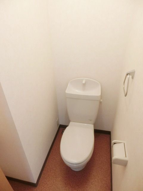 トイレ　シンプルなトイレ