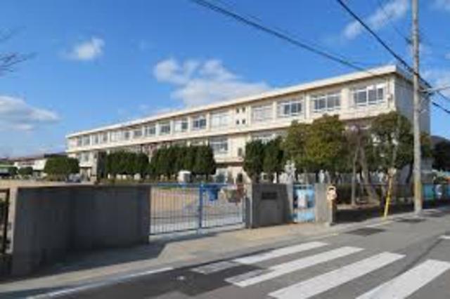 小学校　姫路市立広畑第二小学校（小学校）まで729m