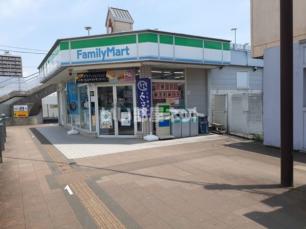 コンビニ　ファミリーマートＪＲ鳥栖駅前店（コンビニ）まで339m