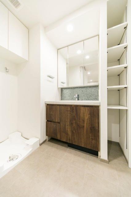 洗面設備　※写真は同タイプ住戸です。