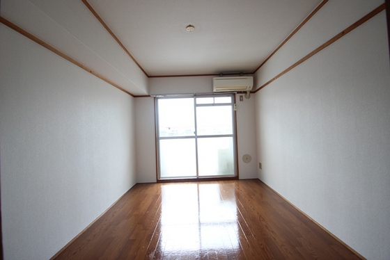 居室・リビング　※別部屋の写真です