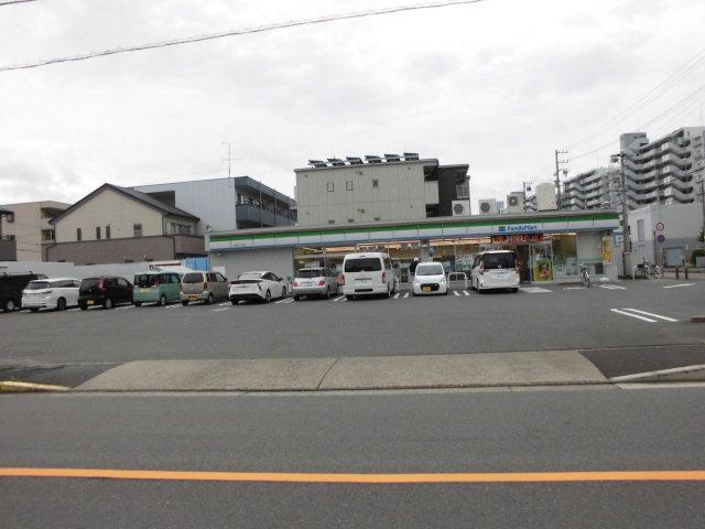 コンビニ　ファミリーマート 中丸町二丁目店（コンビニ）まで410m