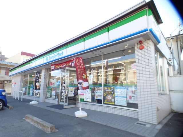 コンビニ　ファミリーマート（コンビニ）まで390m